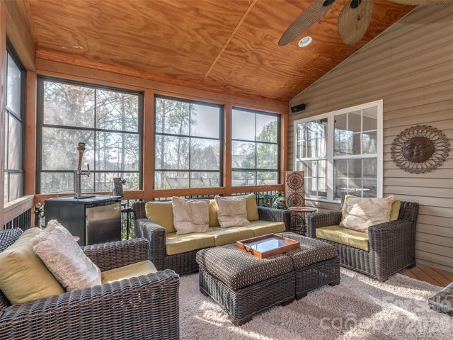 12103 Crescent Run Court, Charlotte, NC 28277
