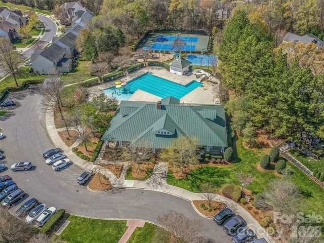 12103 Crescent Run Court, Charlotte, NC 28277