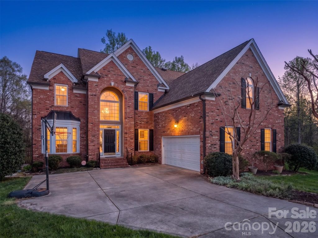 12103 Crescent Run Court, Charlotte, NC 28277