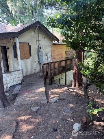 2117 E Phinney Bay Drive, Bremerton, WA 98312