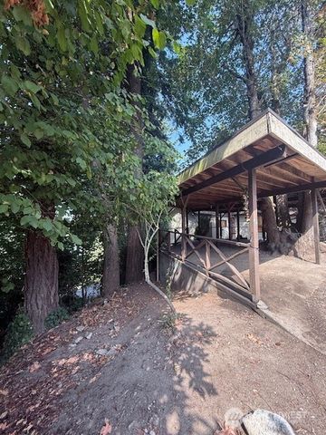 2117 E Phinney Bay Drive, Bremerton, WA 98312