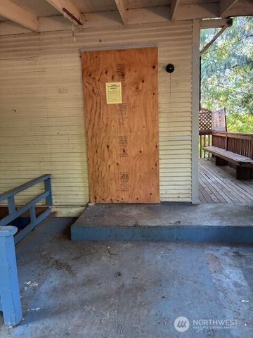 2117 E Phinney Bay Drive, Bremerton, WA 98312