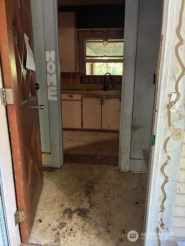 2117 E Phinney Bay Drive, Bremerton, WA 98312