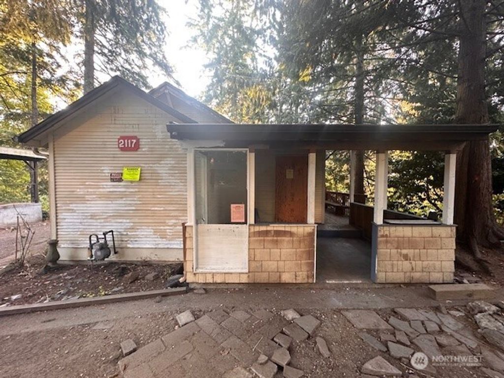 2117 E Phinney Bay Drive, Bremerton, WA 98312