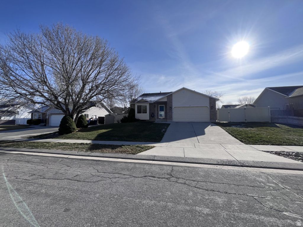 1401 W GREEN HEDGE WAY, West Jordan, UT 84084