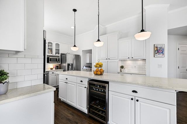 1100 Dana LANE, Waukesha, WI 53189