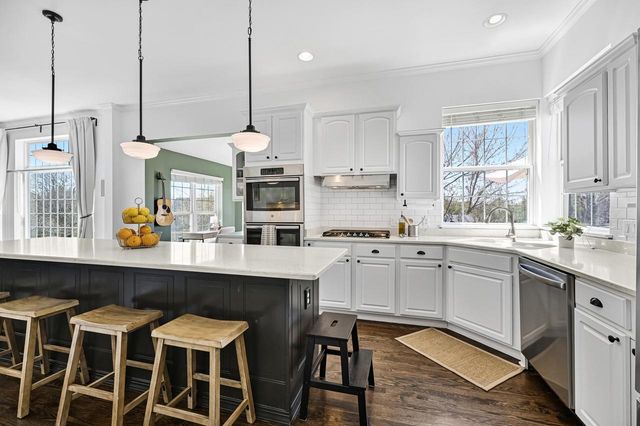 1100 Dana LANE, Waukesha, WI 53189