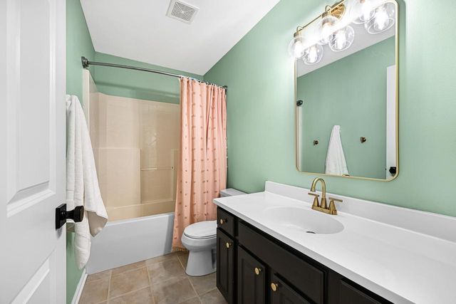 1100 Dana LANE, Waukesha, WI 53189