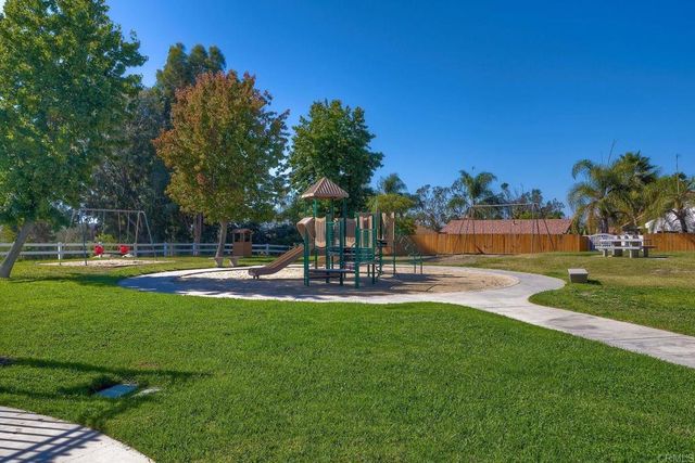 187 Paseo Marguerita, Vista, CA 92084
