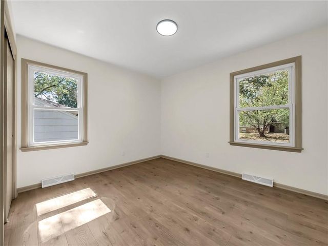 3921 S Delaware Avenue, Independence, MO 64055