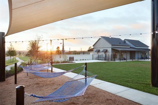 100 Daylily DR, Elgin, TX 78621