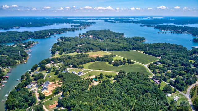 4265 Candlewood Drive, Sherrills Ford, NC 28673