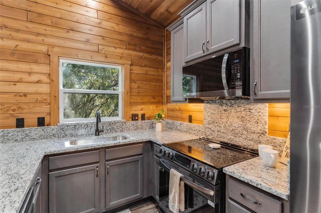 37590 ROLLING ACRES ROAD, Lady Lake, FL 32159