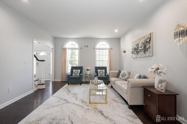 9 Redwood Court, Monroe, NJ 08831