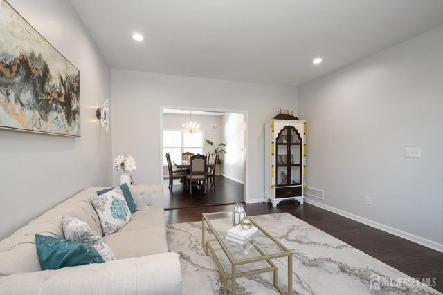 9 Redwood Court, Monroe, NJ 08831