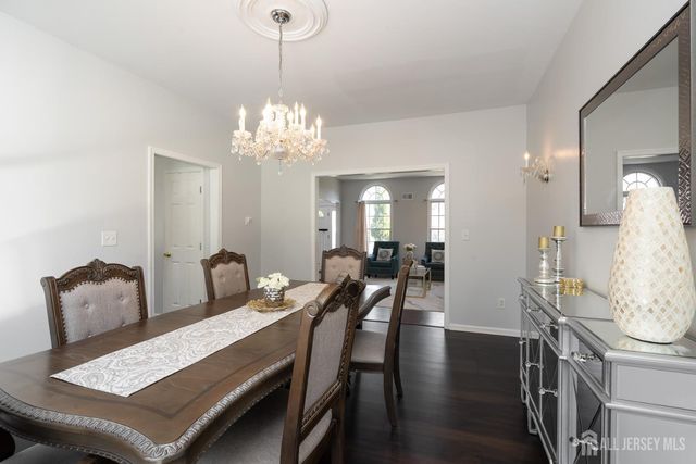 9 Redwood Court, Monroe, NJ 08831