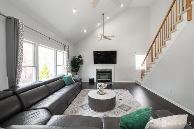 9 Redwood Court, Monroe, NJ 08831