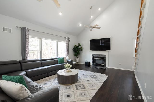 9 Redwood Court, Monroe, NJ 08831