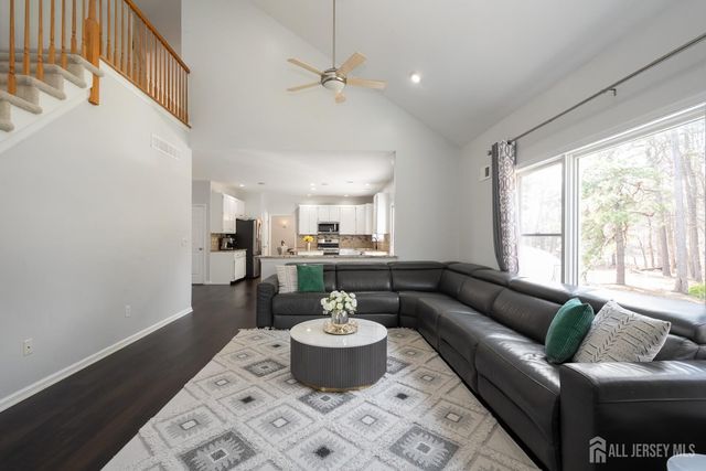 9 Redwood Court, Monroe, NJ 08831