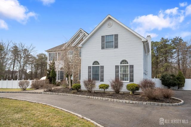 9 Redwood Court, Monroe, NJ 08831