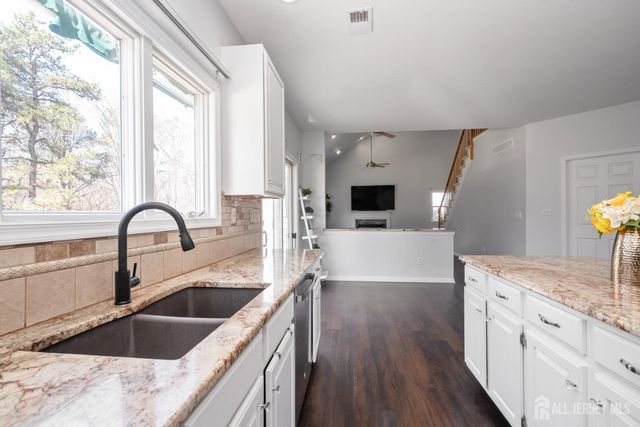 9 Redwood Court, Monroe, NJ 08831