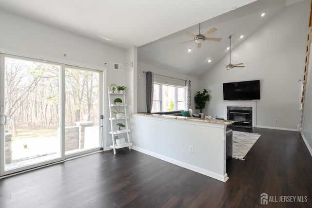 9 Redwood Court, Monroe, NJ 08831