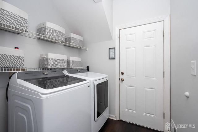 9 Redwood Court, Monroe, NJ 08831