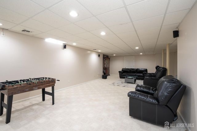 9 Redwood Court, Monroe, NJ 08831