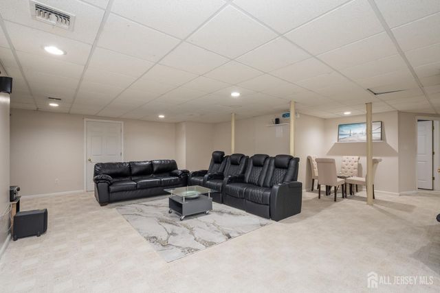 9 Redwood Court, Monroe, NJ 08831