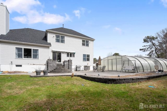 9 Redwood Court, Monroe, NJ 08831