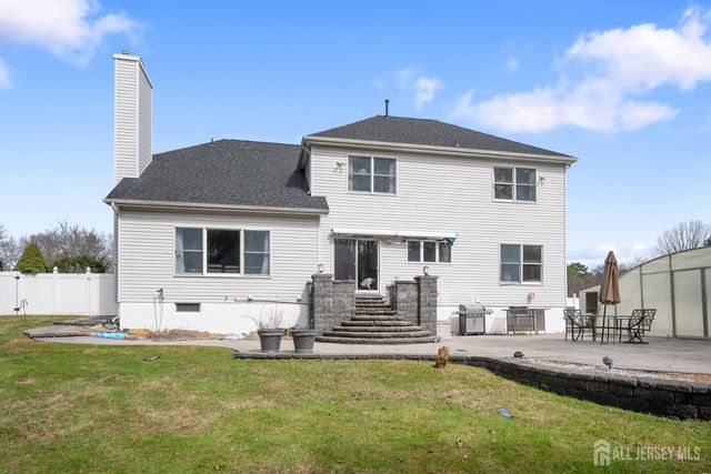 9 Redwood Court, Monroe, NJ 08831