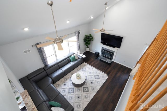 9 Redwood Court, Monroe, NJ 08831