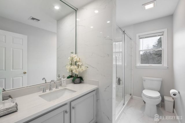 9 Redwood Court, Monroe, NJ 08831