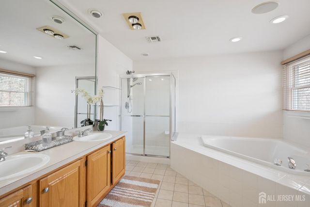 9 Redwood Court, Monroe, NJ 08831