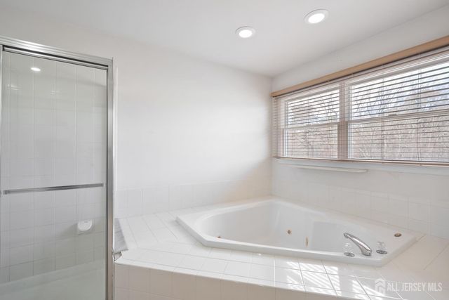 9 Redwood Court, Monroe, NJ 08831