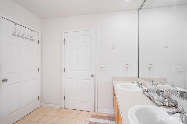 9 Redwood Court, Monroe, NJ 08831