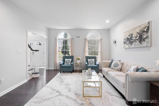 9 Redwood Court, Monroe, NJ 08831