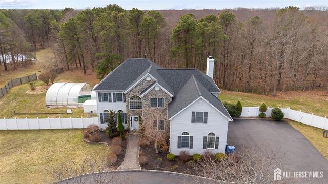 9 Redwood Court, Monroe, NJ 08831