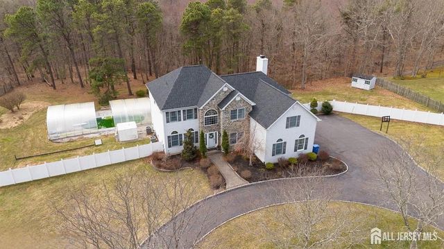 9 Redwood Court, Monroe, NJ 08831