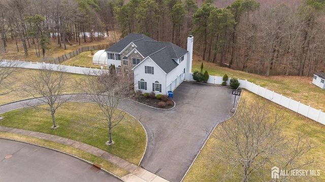 9 Redwood Court, Monroe, NJ 08831