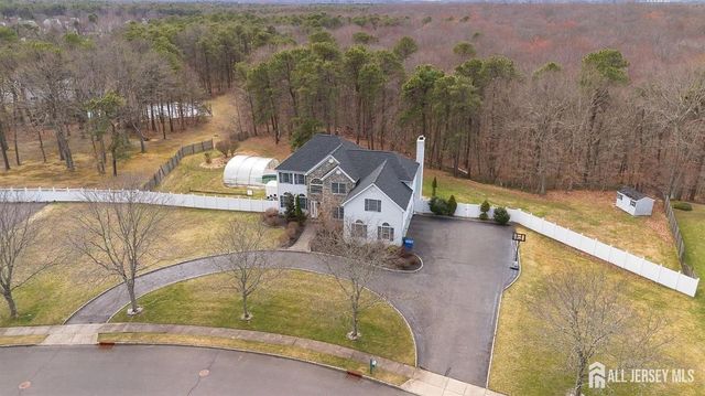 9 Redwood Court, Monroe, NJ 08831