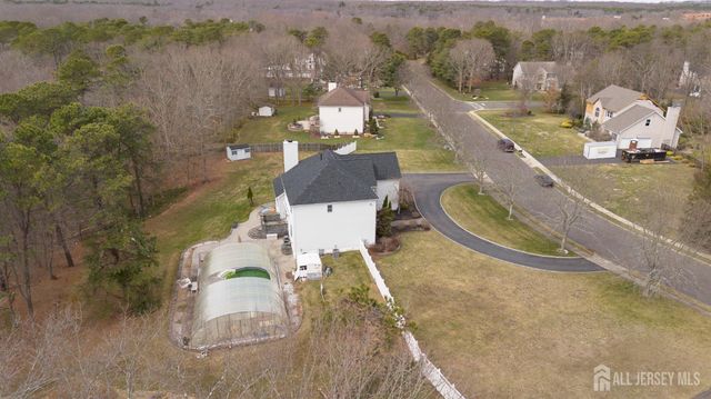 9 Redwood Court, Monroe, NJ 08831