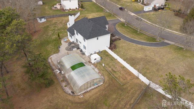 9 Redwood Court, Monroe, NJ 08831