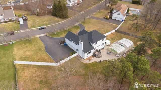 9 Redwood Court, Monroe, NJ 08831