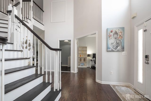 9 Redwood Court, Monroe, NJ 08831