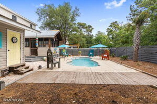 124 NE 15th Street, Oak Island, NC 28465