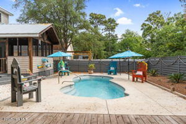 124 NE 15th Street, Oak Island, NC 28465