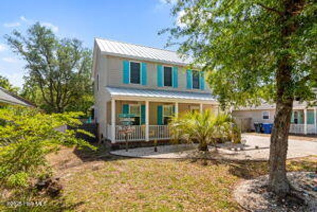 124 NE 15th Street, Oak Island, NC 28465