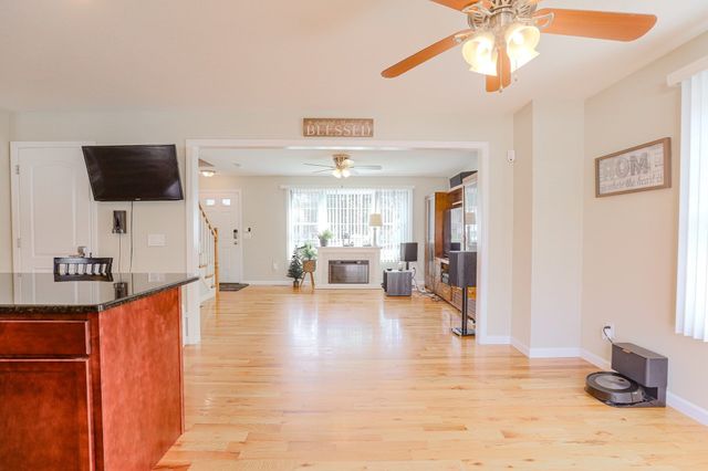 122 Ambrose St, Springfield, MA 01109