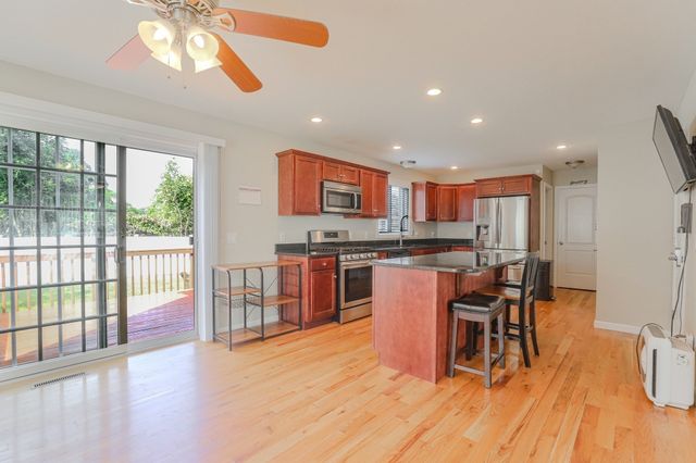 122 Ambrose St, Springfield, MA 01109